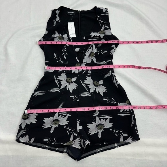 BeBe Women's Size 2 Black Banded Floral Printed GGT Romper NEW - Picture 14 of 16